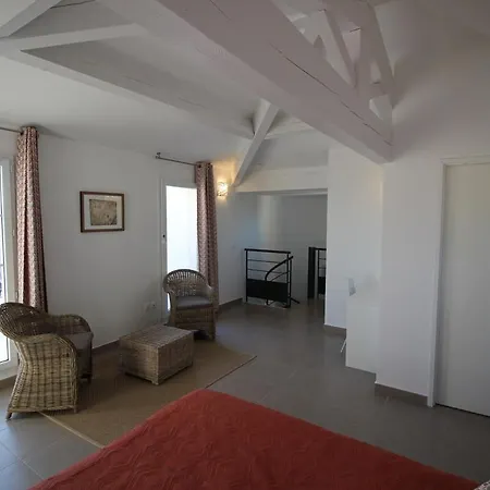 La Batelière, Entre Mer, Camargue Et Canaux *