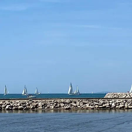 La Bateliere, Entre Mer, Camargue Et Canaux *