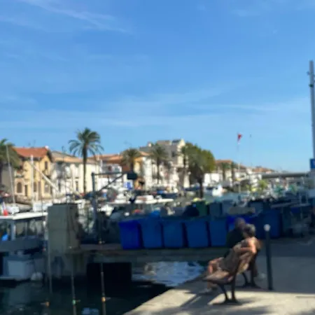 La Bateliere, Entre Mer, Camargue Et Canaux Aigues-Mortes