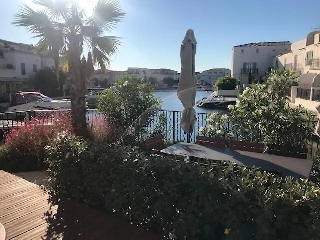 La Bateliere, Entre Mer, Camargue Et Canaux * Эг-Морт