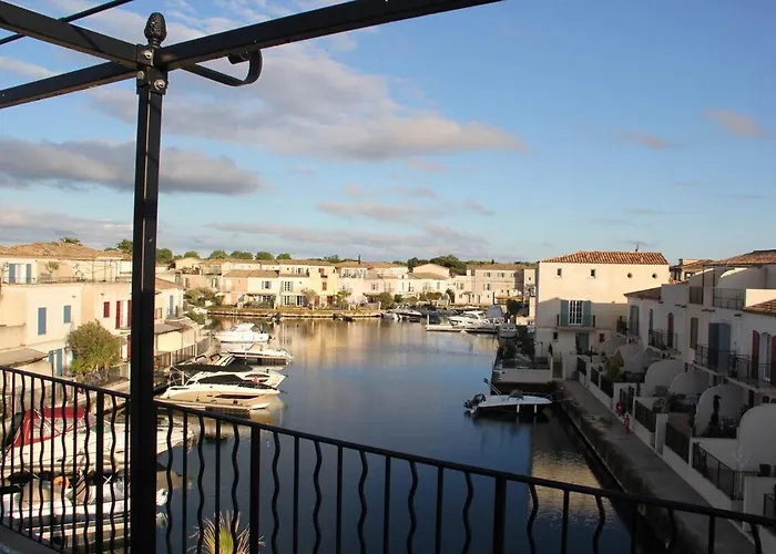 La Bateliere, Entre Mer, Camargue Et Canaux Aigues-Mortes